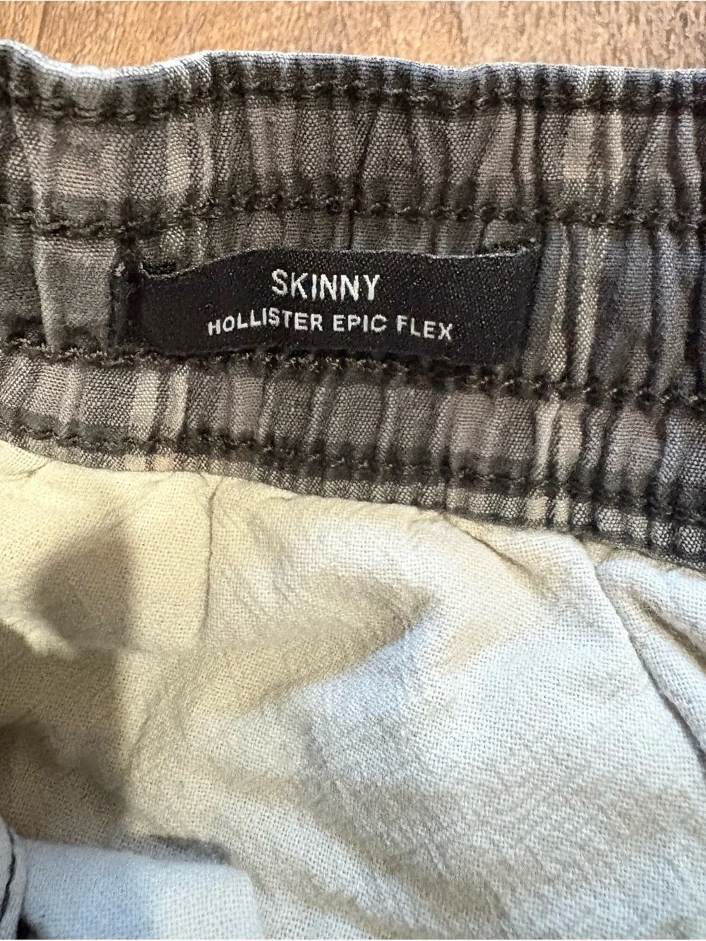 Hollister Men's Black & Gray Plaid Jogger Pants